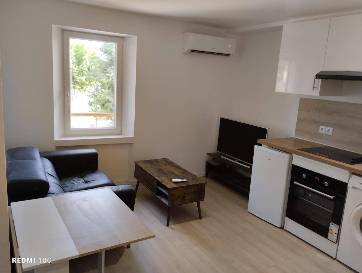 La Chrysalide Apartment La Crau Luaran gambar