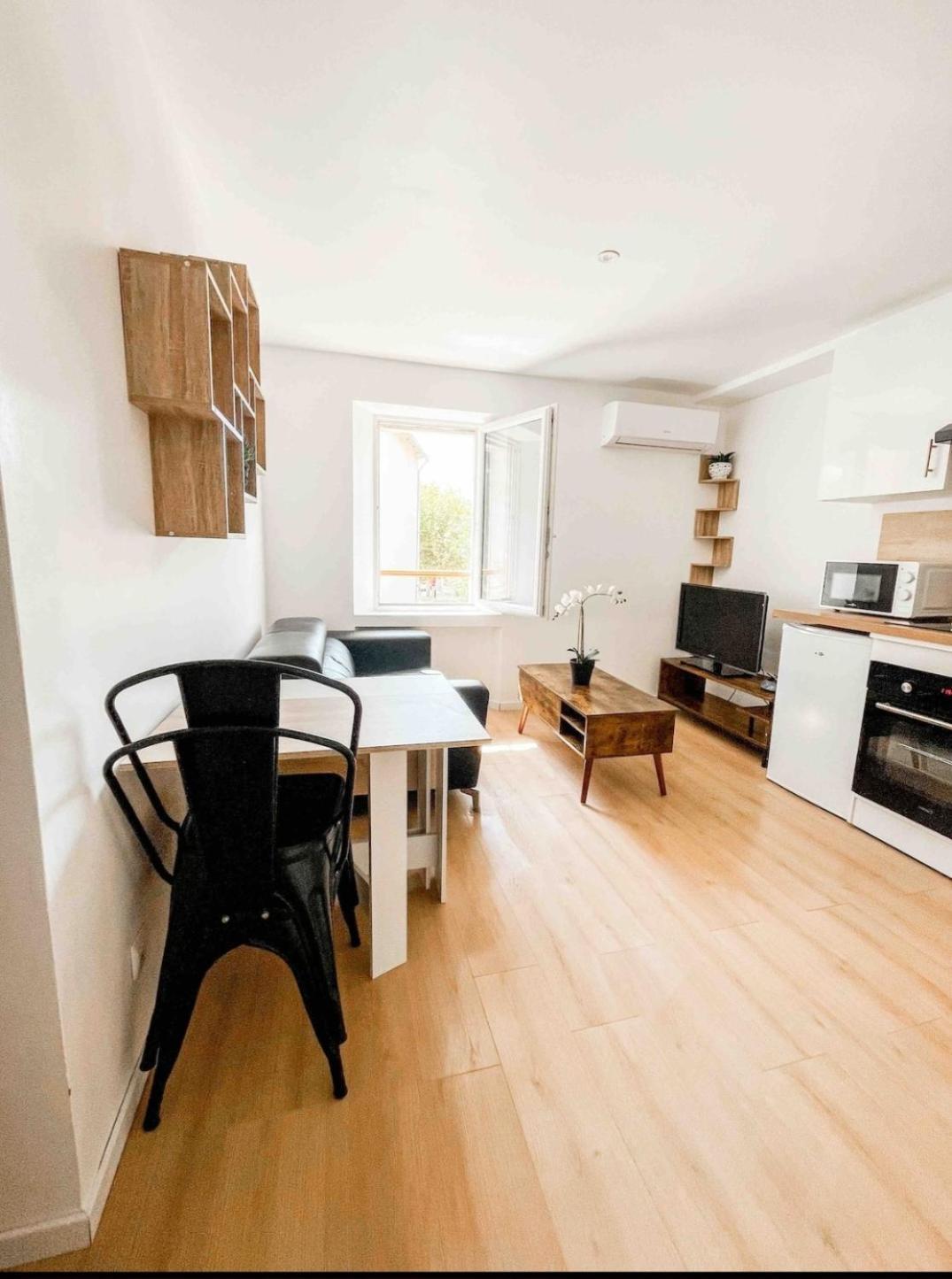 La Chrysalide Apartment La Crau Luaran gambar