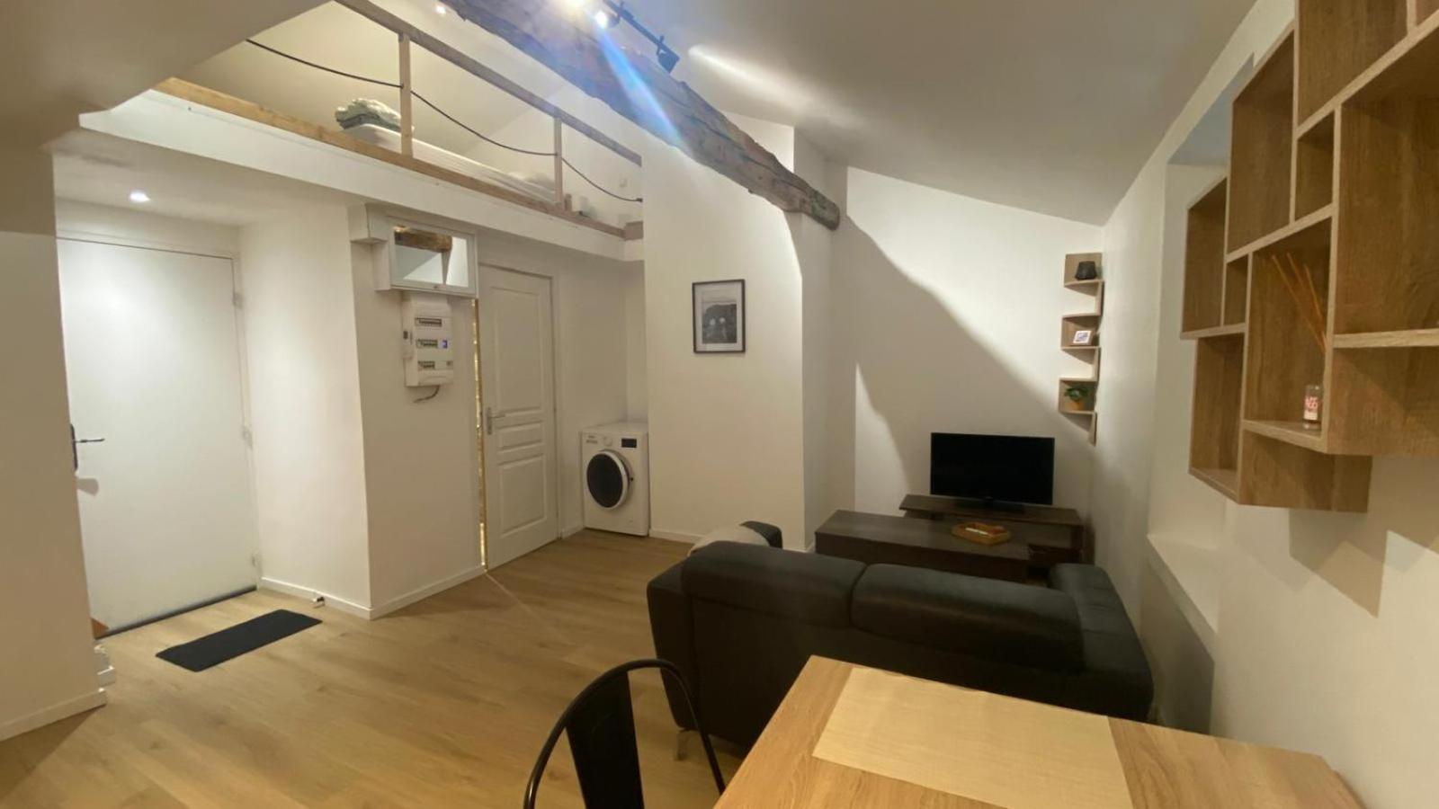 La Chrysalide Apartment La Crau Luaran gambar